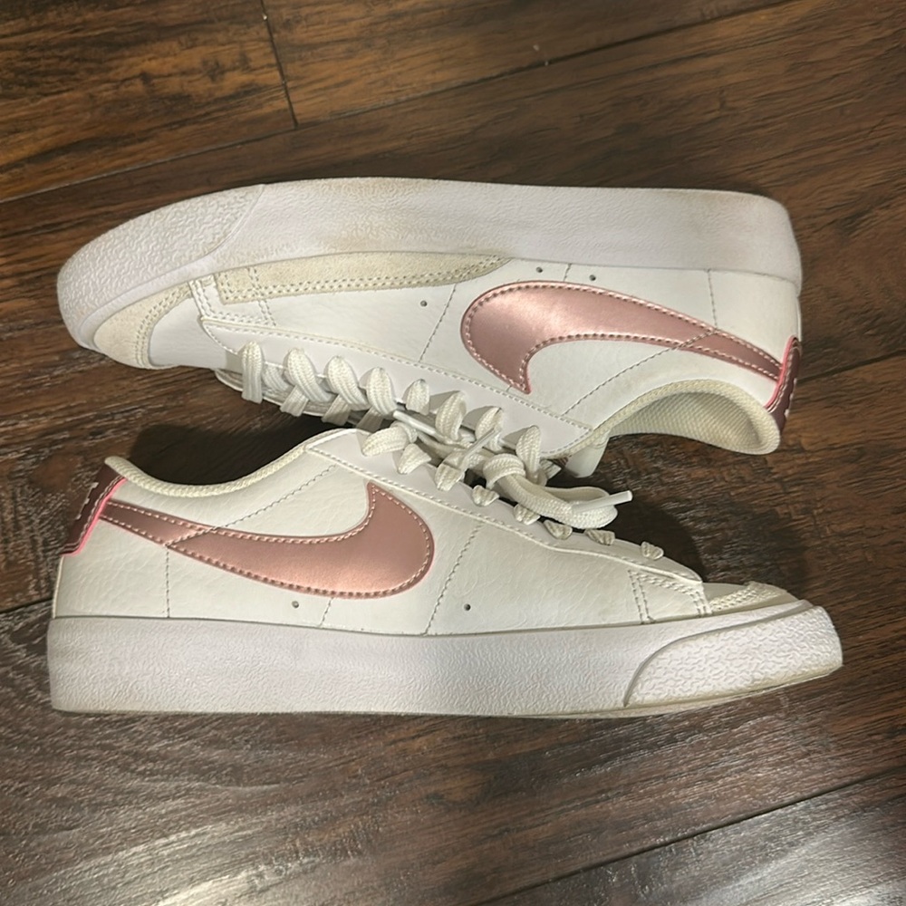 Nike Blazer Low ‘77 GS Size 6Y/W8 ‘White Pink Glaze’, good condition